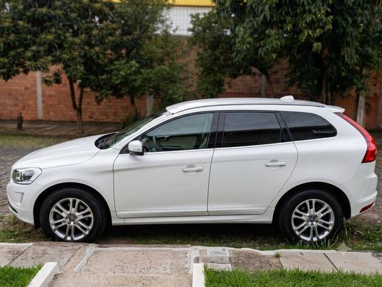 VOLVO XC60 2.0 T5 DYNAMIC FWD TURBO GASOLINA 4P AUTOMÁTICO